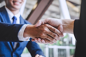 a handshake between a key person insurance agent and a business owner