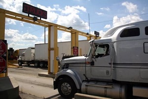 truck crossing at the border