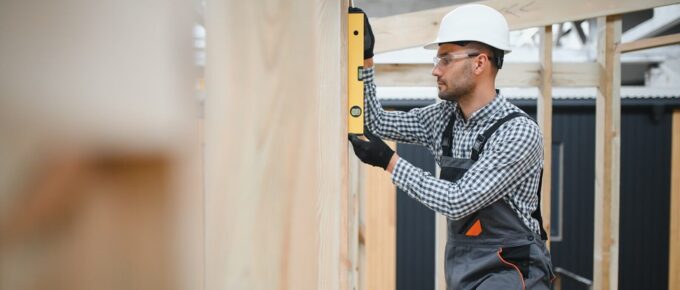 worker carpenter assembling a modular house