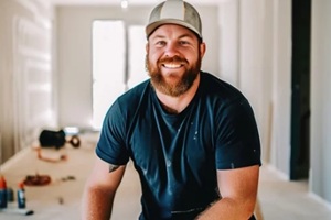 builder smiling, construction site, positive worker, hard hat